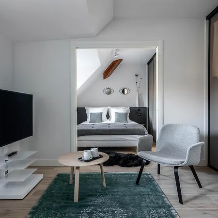 Apartmanhotel La Grange Des Peres 4*