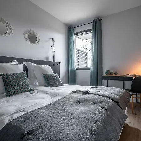 Apartmanhotel La Grange Des Peres 4*