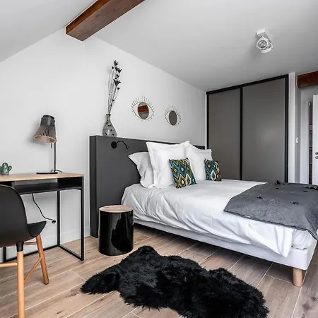 La Grange Des Peres Aparthotel 2*