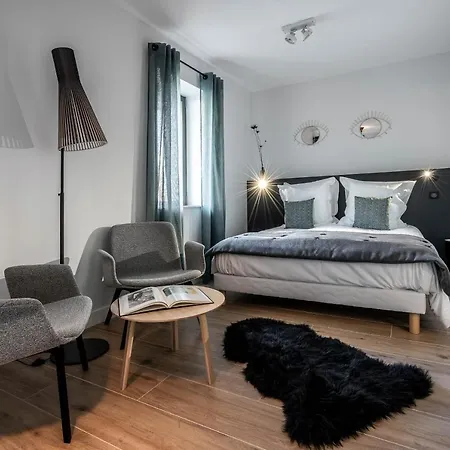 La Grange Des Peres Apartmanhotel