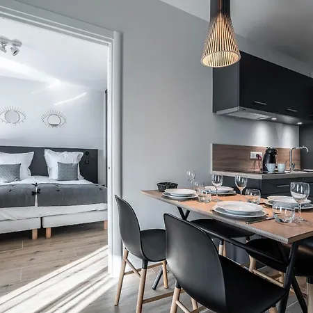 Apartmanhotel La Grange Des Peres 4*